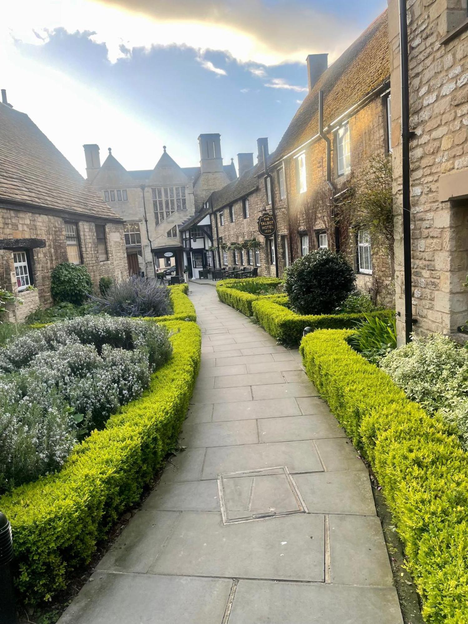 The Talbot Hotel, Oundle , Near Peterborough Esterno foto